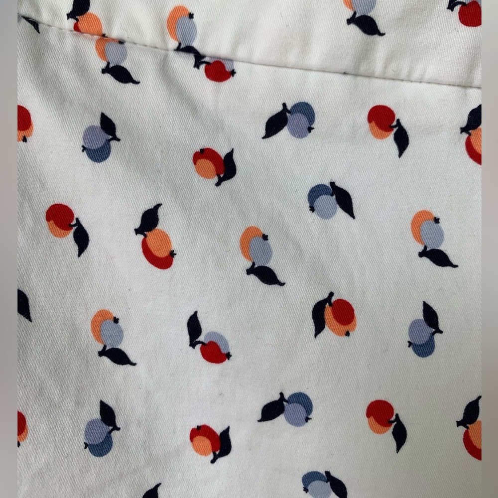 Madison Jules (Size 4) (NWOT) White with decorative design 2 front pockets - Picture 2 of 6